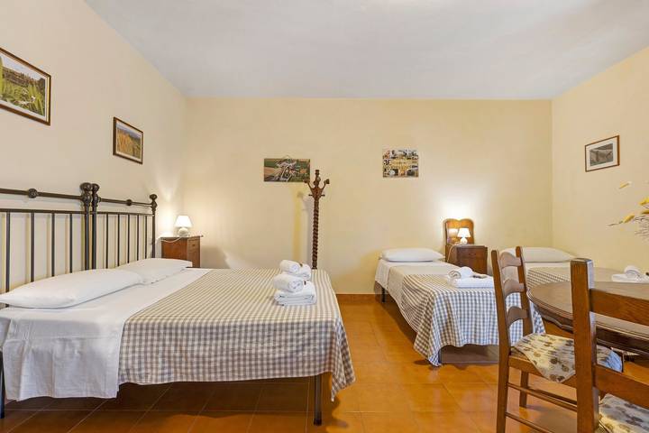Quadruple Room Claudia: Space and Comfort in the Heart of Mugello in Borgo San Lorenzo (Municipality), Florence Province