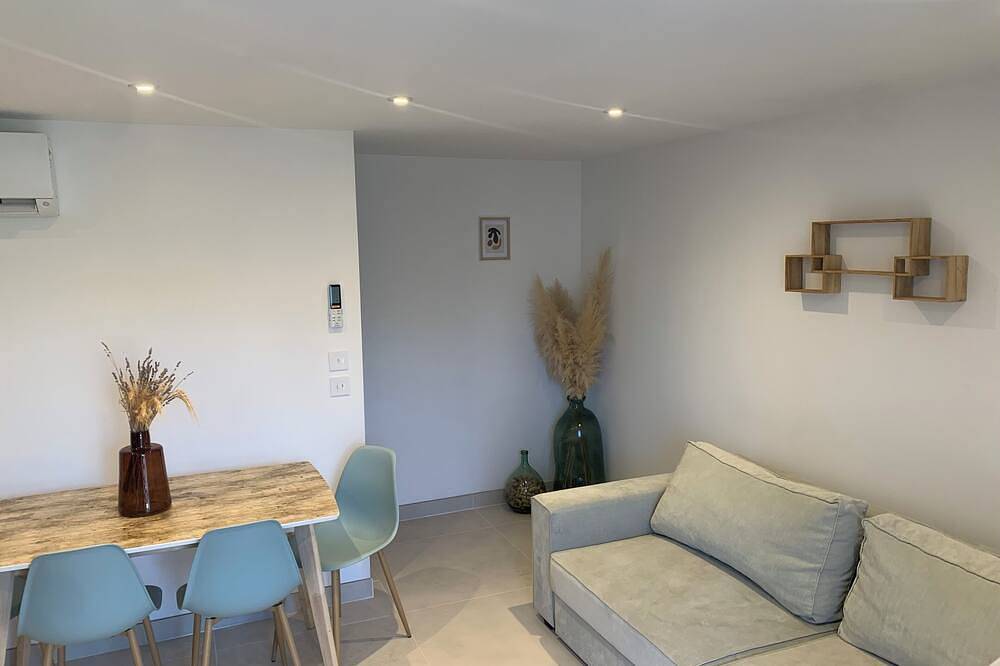 Fully equipped holiday home 5 minutes from Pont-du-Gard in the heart of Sernhac in Sernhac, Nimes und Umgebung
