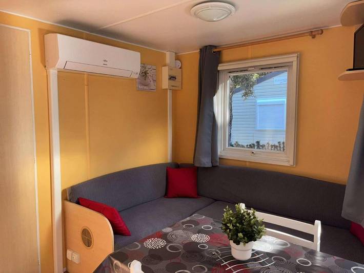 Location de vacances pour 2 personnes, avec jardin ainsi que piscine et terrasse, animaux acceptés à Orgnac-l'Aven - 3