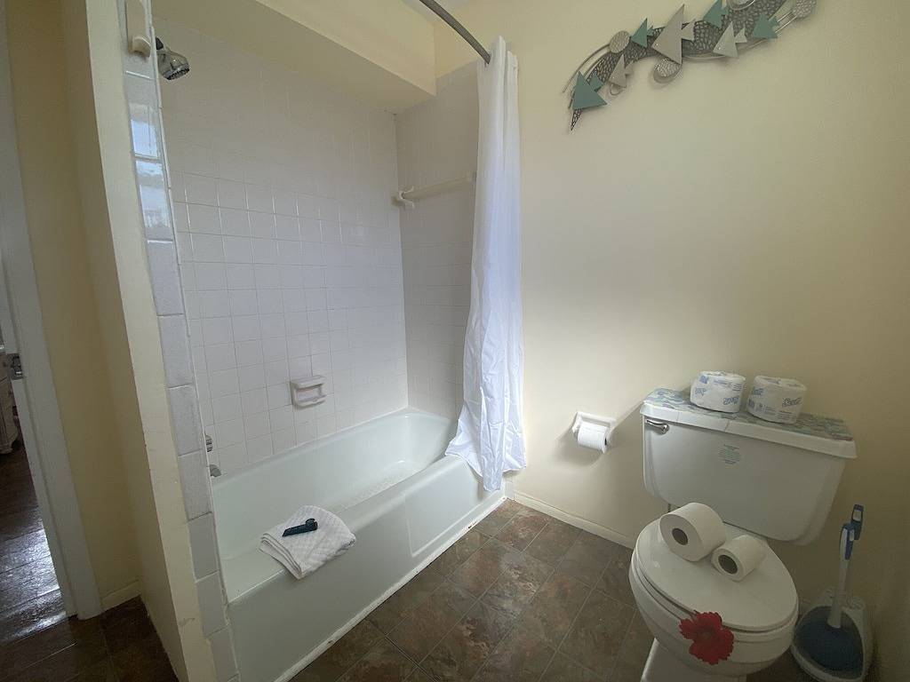 Steps to Siesta Key Beach & Village - 2Br w/ Private Balcony in Sarasota Beach, Siesta Key