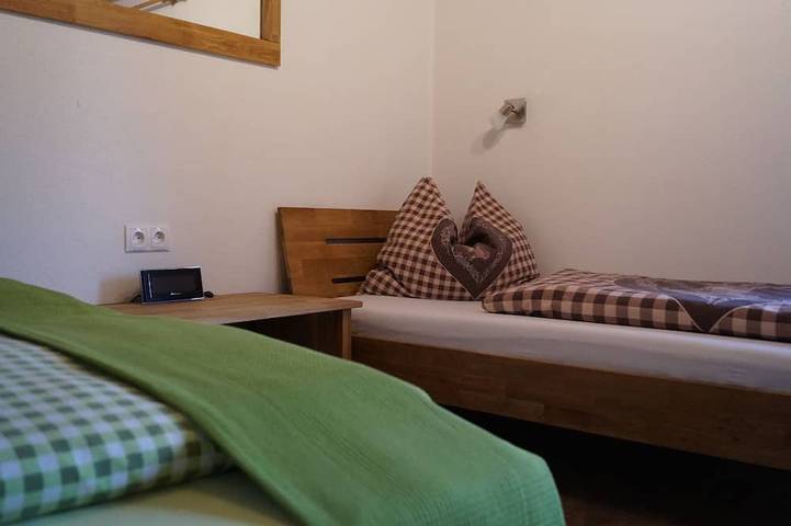 Ferienwohnung für 7 Personen, mit Balkon und Whirlpool sowie Garten in Oberperfuss - 2