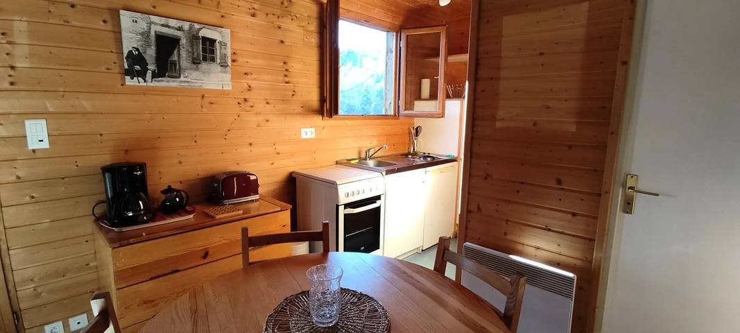 Gîte pour 4 personnes, avec piscine et jardin à Le Malzieu-Ville - 3
