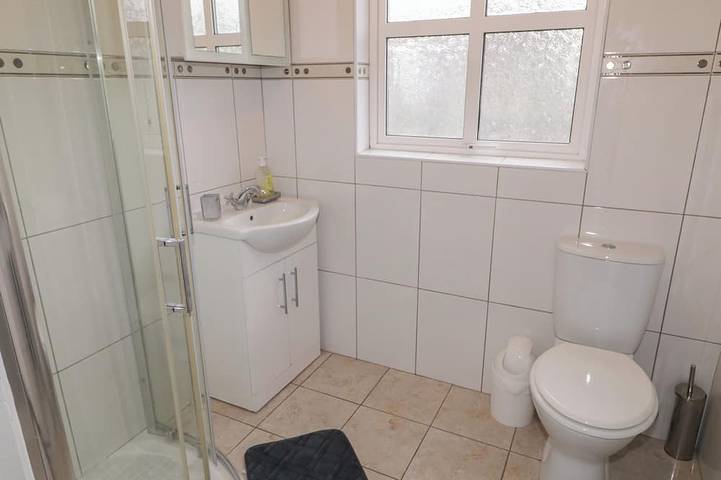 2 Carlton Cottage, pet friendly, with open fire in Enniskillen in Grafschaft Fermanagh