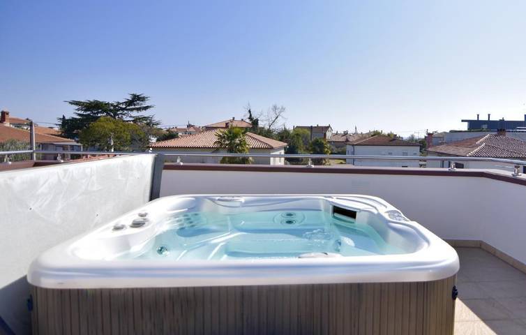Ferienwohnung für 6 Personen, mit Garten und Whirlpool in Umag
