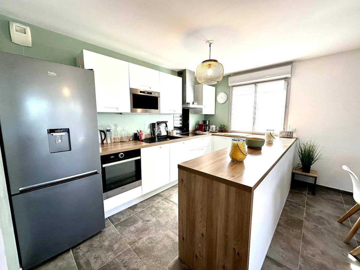 Appartement entier, T3 lumineux avec terrasse, parking et piscine in Puget-sur-Argens, Côte méditerranéenne (France)