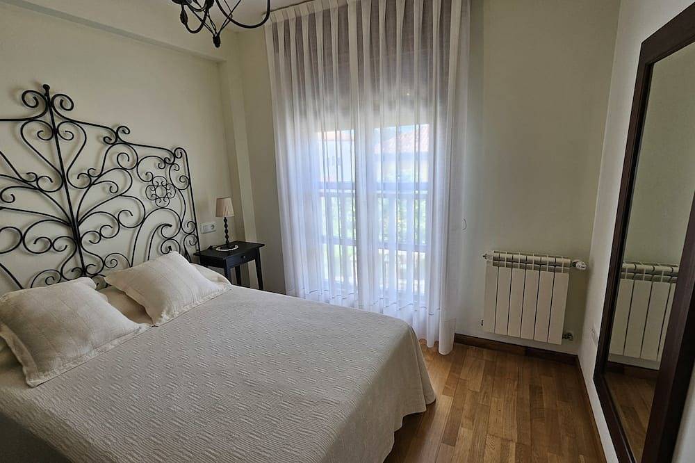 Entire apartment, Cuevas de Mar Apartment in Nueva de Llanes, Llanes
