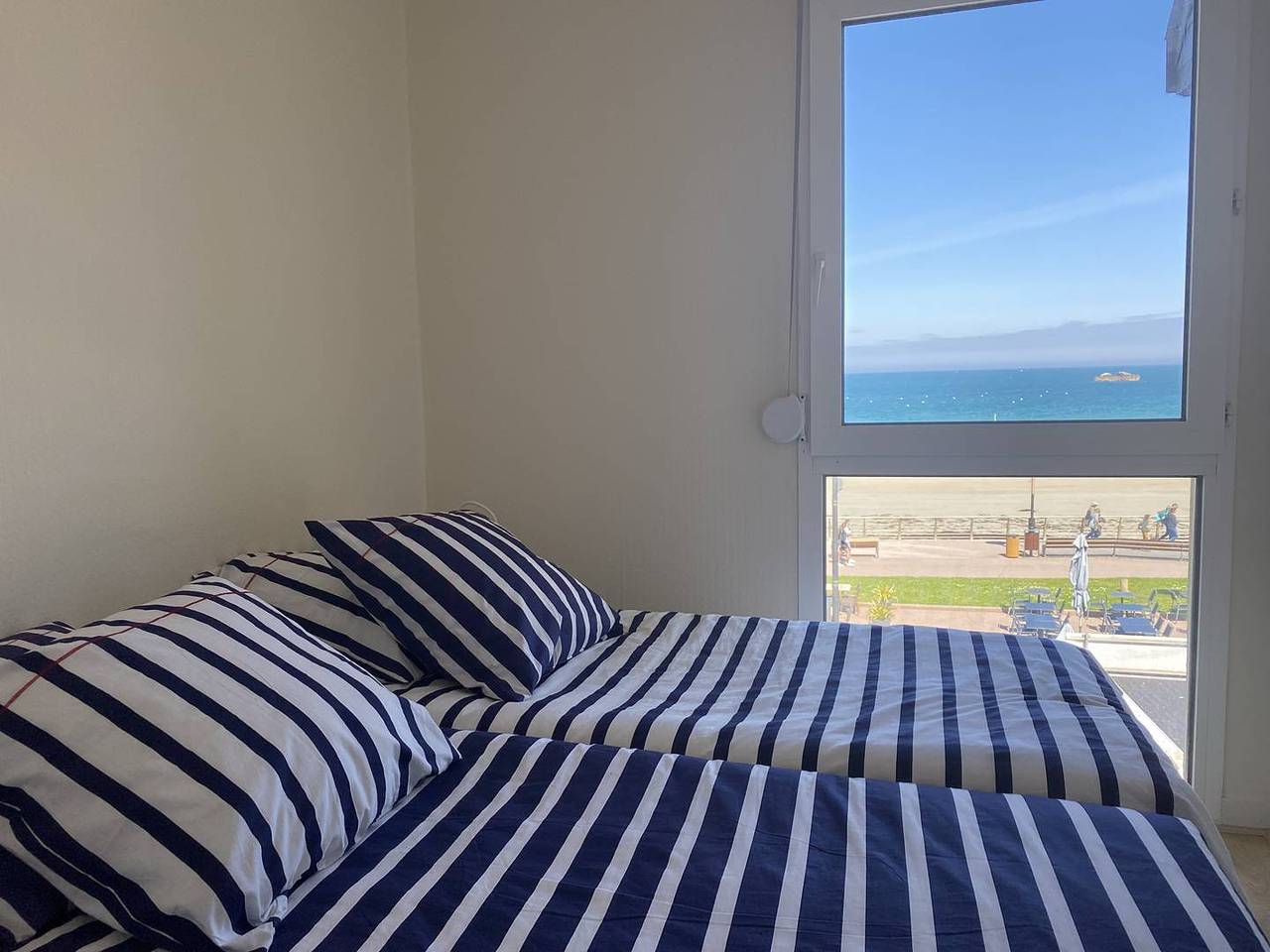 Entire apartment, Apartment Exceptional Sea View Trestraou beach in Perros-Guirec in Perros-Guirec, Pink Granite Coast
