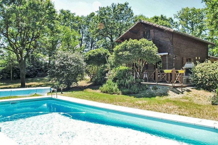 Gîte pour 9 personnes, avec piscine, animaux acceptés à Loupiac (Lot)