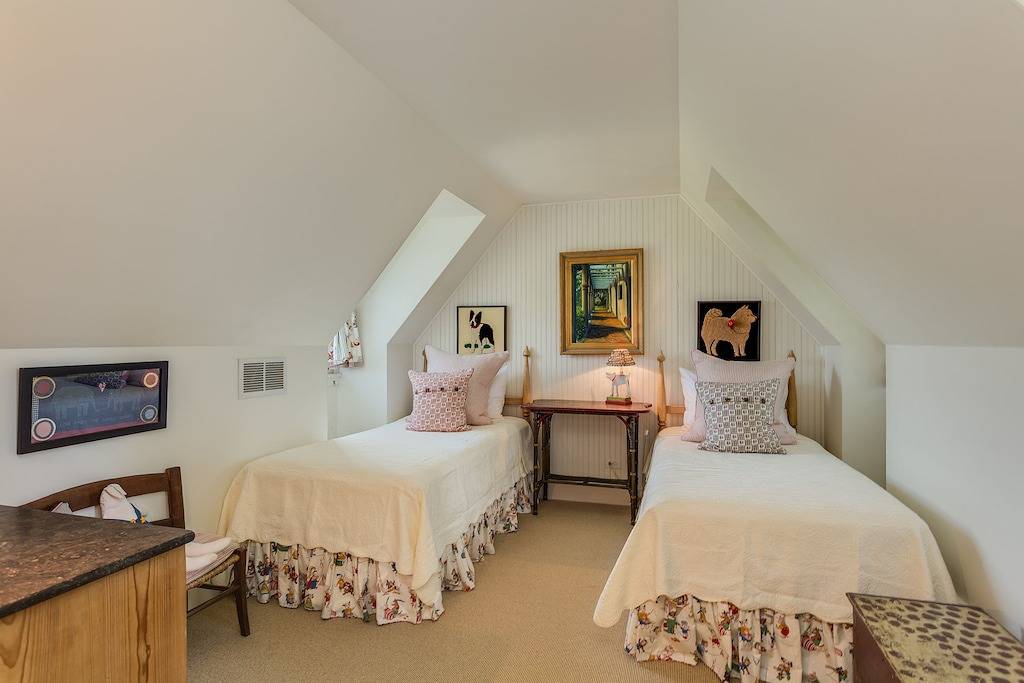 Schöne Hütte am historischen Ramsay Anwesen mit \"Wow\" Blue Ridge Ansichten in Albemarle County