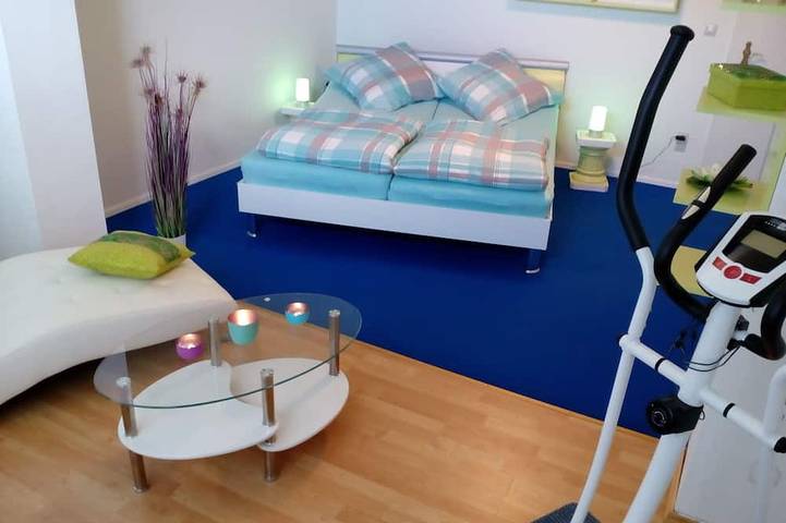 Ganze Wohnung, Sonnenoase am Dachsberg zwischen München, Tegernsee, Chiemsee, Messe München in Moosach, Oberbayern