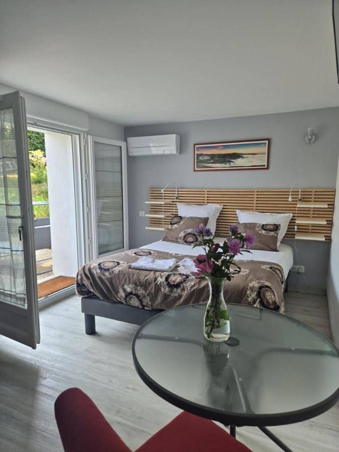 Gîte pour 2 personnes, avec vue et piscine ainsi que terrasse et jardin à Hendaye - 2