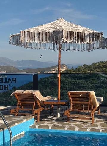 Gîte pour 3 personnes, avec jardin ainsi que piscine et vue, adapté aux familles à Himarë