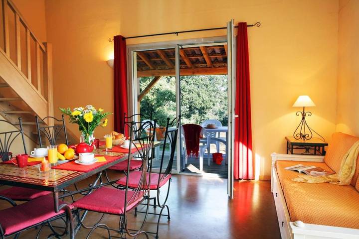 Parc de vacances pour 8 personnes, avec piscine ainsi que balcon et sauna à Sauve - 3