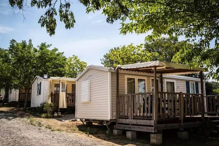 Camping pour 6 personnes, avec jacuzzi et terrasse, animaux acceptés