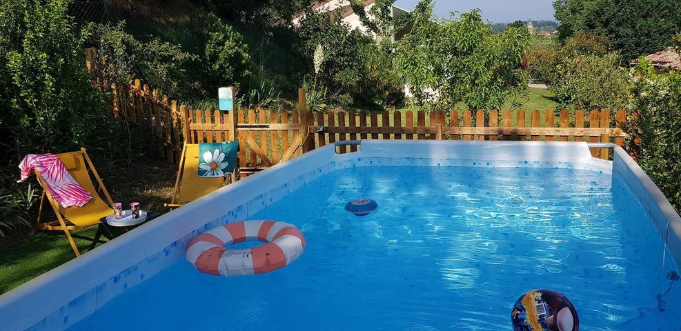 Gîte pour 6 personnes, avec jardin ainsi que piscine et terrasse, animaux acceptés à Saint-Uze