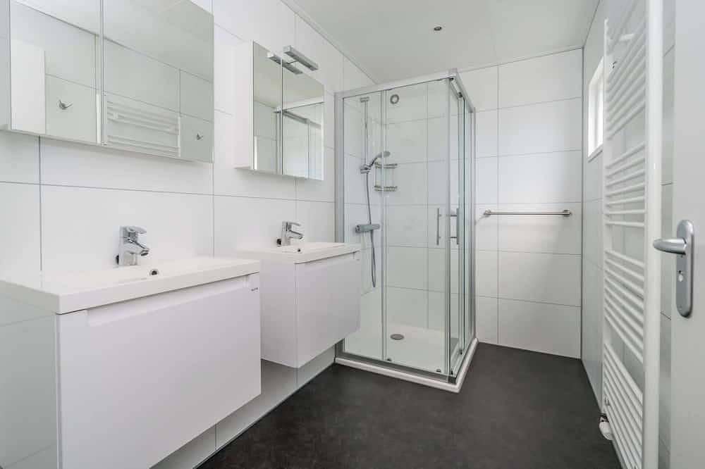 Chalet mit herrlichem Garten - und Loungeset - am Rande des Parks. in Burgh-Haamstede, Zeeuwse Kust