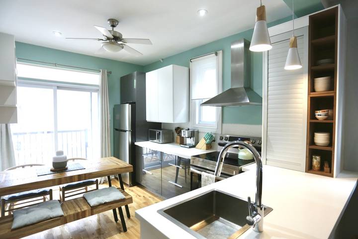 Loft for 5 people, with balcony in Canada