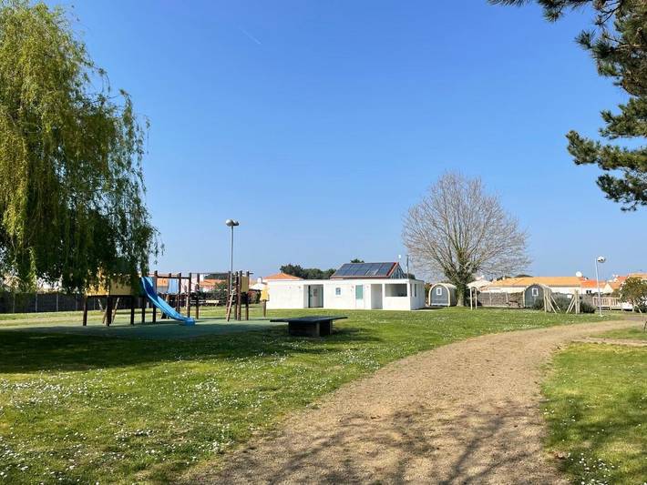 Camping pour 4 personnes, avec terrasse