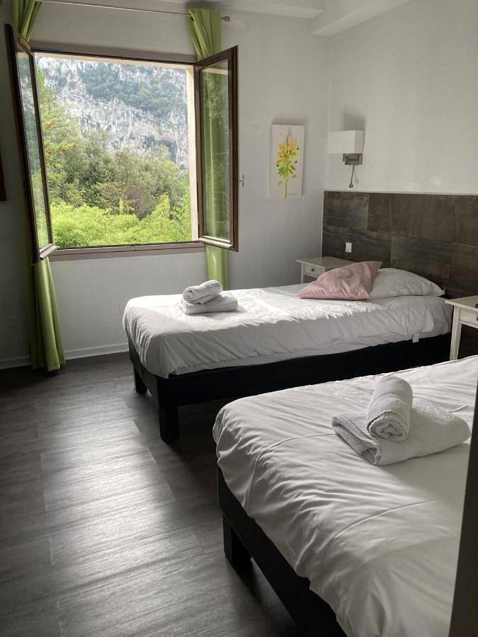 Hôtel pour 2 personnes, avec jardin ainsi que piscine et jacuzzi dans Le Pont d'Arc - 2