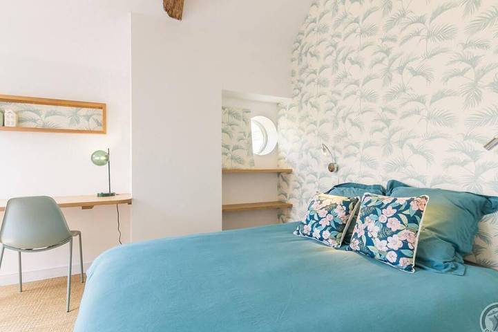 Entire apartment, Charming duplex with private terrace in the heart of Avranches in Avranches, Mont-Saint-Michel Bay