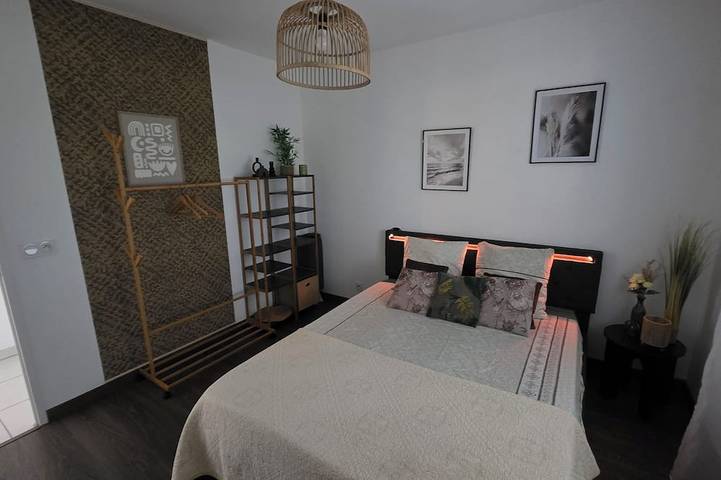 Appartement entier, Face au Jura, appartement 70m² à 10 minutes de Genève pour 1 à 6 personnes in Douvaine, Région de Thonon-les-Bains