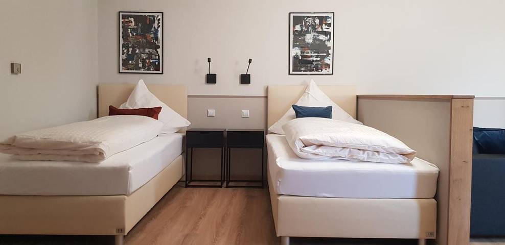 Ferienwohnung für 2 Personen, mit Balkon und Terrasse sowie Ausblick in Schwandorf