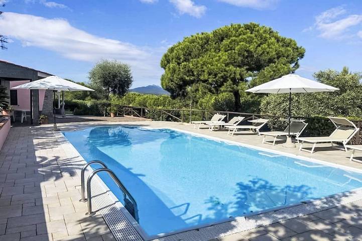 Ferienhaus für 8 Personen, mit Pool und Garten, mit Haustier