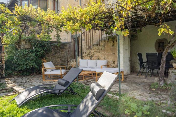 Location de vacances pour 6 personnes, avec jardin, adapté aux familles à Saint-Côme-d'Olt - 2