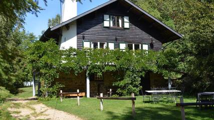 Gîte pour 9 personnes, avec terrasse et jardin, animaux acceptés dans Gros Fays
