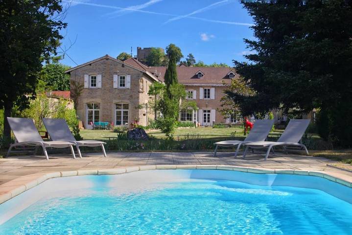 Chambre d’hôte pour 2 personnes, avec Terrasse ainsi que Jardin et Piscine à Bourgoin-Jallieu
