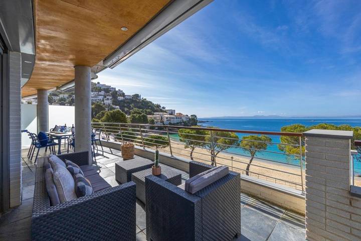 Gîte pour 5 personnes, avec piscine ainsi que terrasse et vue, animaux acceptés dans Platja De Canyelles Petites - 2