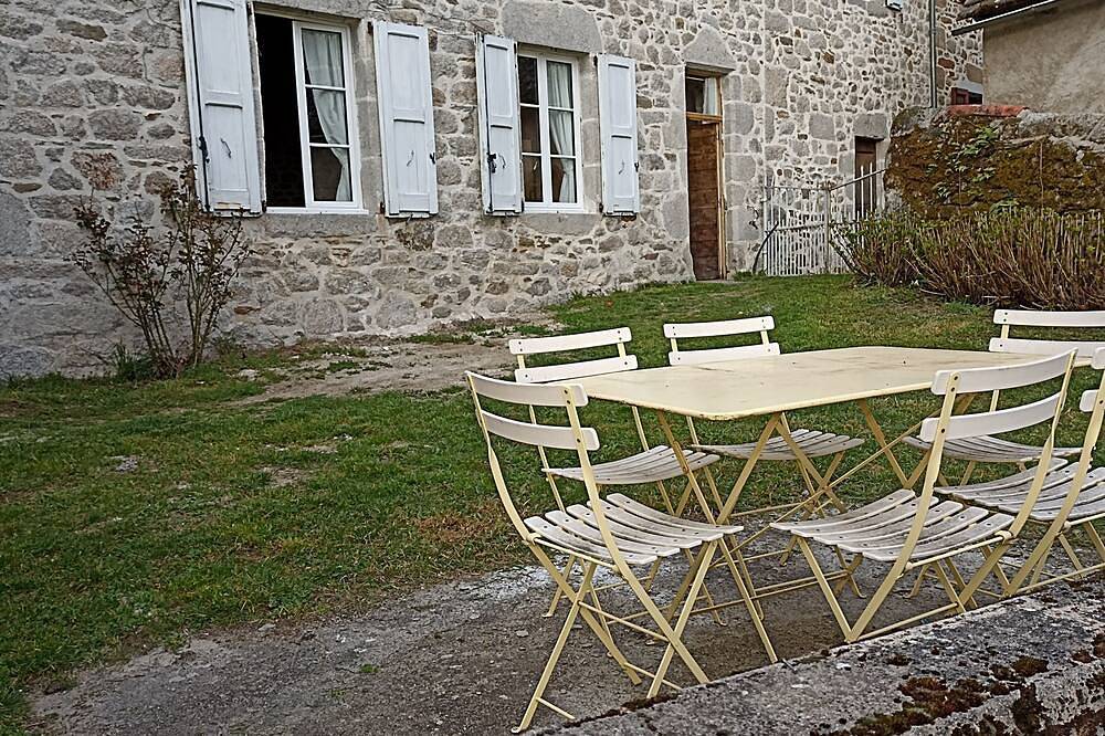 Appartement entier, Chambre à la campagne avec jardin in Junhac, Région d'Aurillac