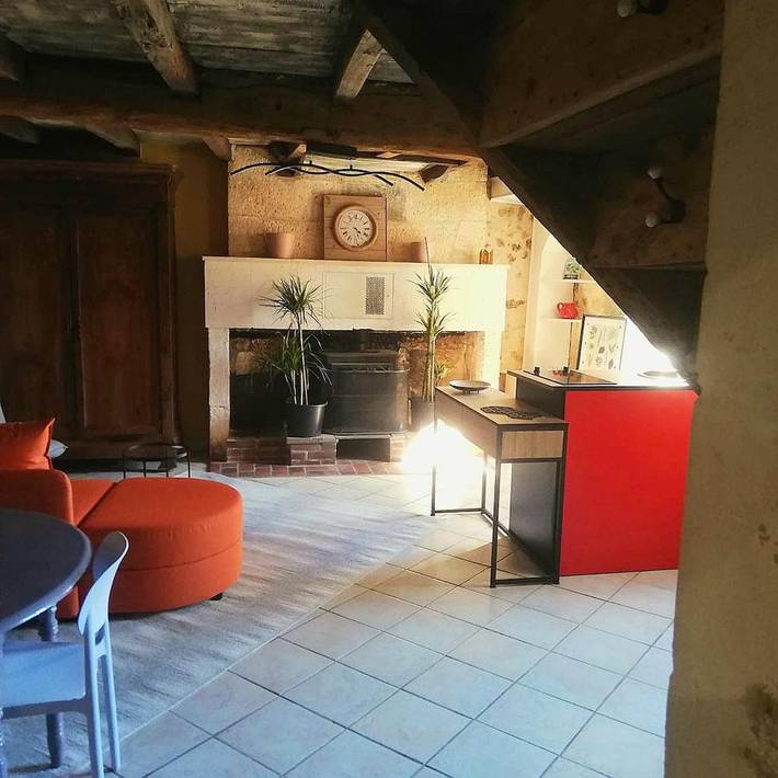 Location de vacances pour 3 personnes, avec piscine et jardin ainsi que vue et terrasse, adapté aux familles à Condat-sur-Trincou - 2