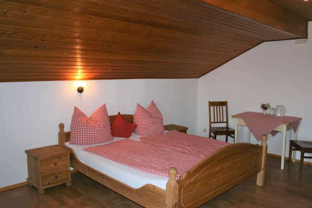 Ganze Wohnung, Ferienwohnung Heuboden 100 qm, 1-5 Personen, 2 sep. Schlafzimmer, Wlan, Balkon in Staudach-Egerndach, Chiemsee