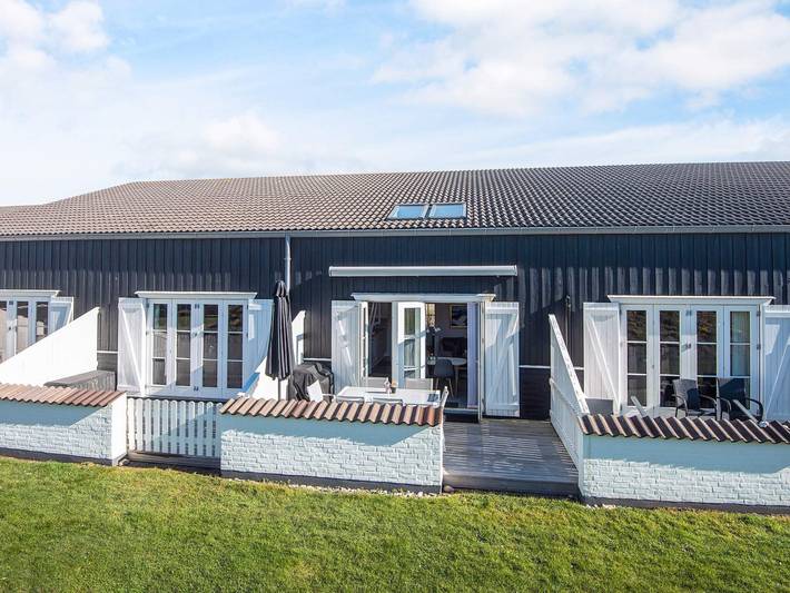 Ferieudlejning for 6 personer, med terrasse og sauna samt pool i Agger