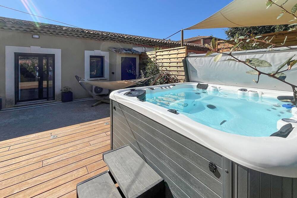 Gîte jacuzzi Alpilles in Aureille, Arles und Umgebung