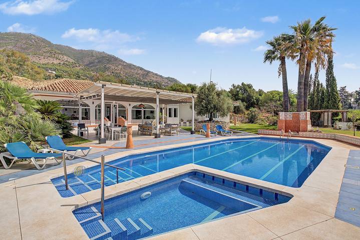 Villa for 12 personer, med Balkong og Hage i tillegg til Barnebasseng i Mijas
