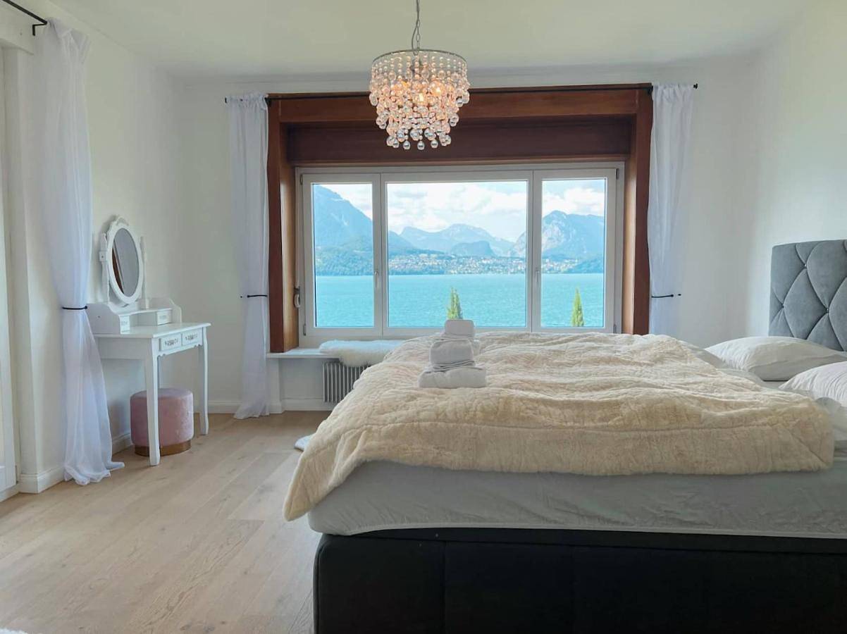 House with panoramic views of thе lake and mountains in Merligen, Sigriswil