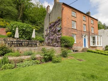 Cottage for 16 People in Gloucestershire, Photo 1