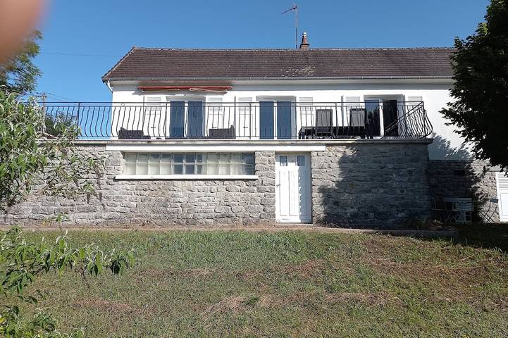Location de vacances pour 6 personnes, avec terrasse et jardin à Châtillon-en-Bazois