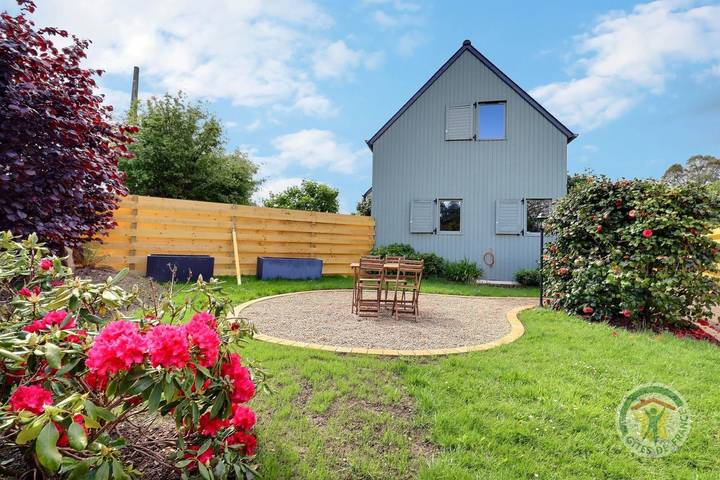 Gîte pour 3 personnes, avec jardin ainsi que terrasse et vue à Pleurtuit