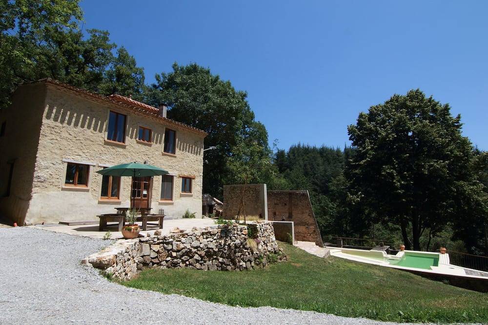 Cottage avec piscine, situé dans un domaine privé de 5 hectares, parfait pour les amoureux de la nature in Cenne-Monestiés, Région de Carcassonne
