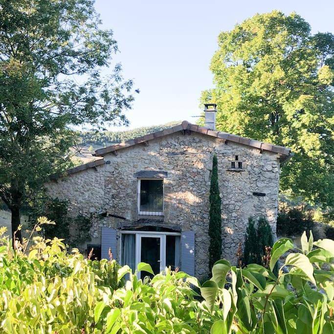 Location de vacances pour 4 personnes, avec jardin et vue, animaux acceptés à Combovin