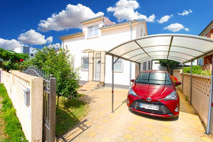 Appartement de vacances pour 3 personnes, avec Terrasse à Bale (Croatie)