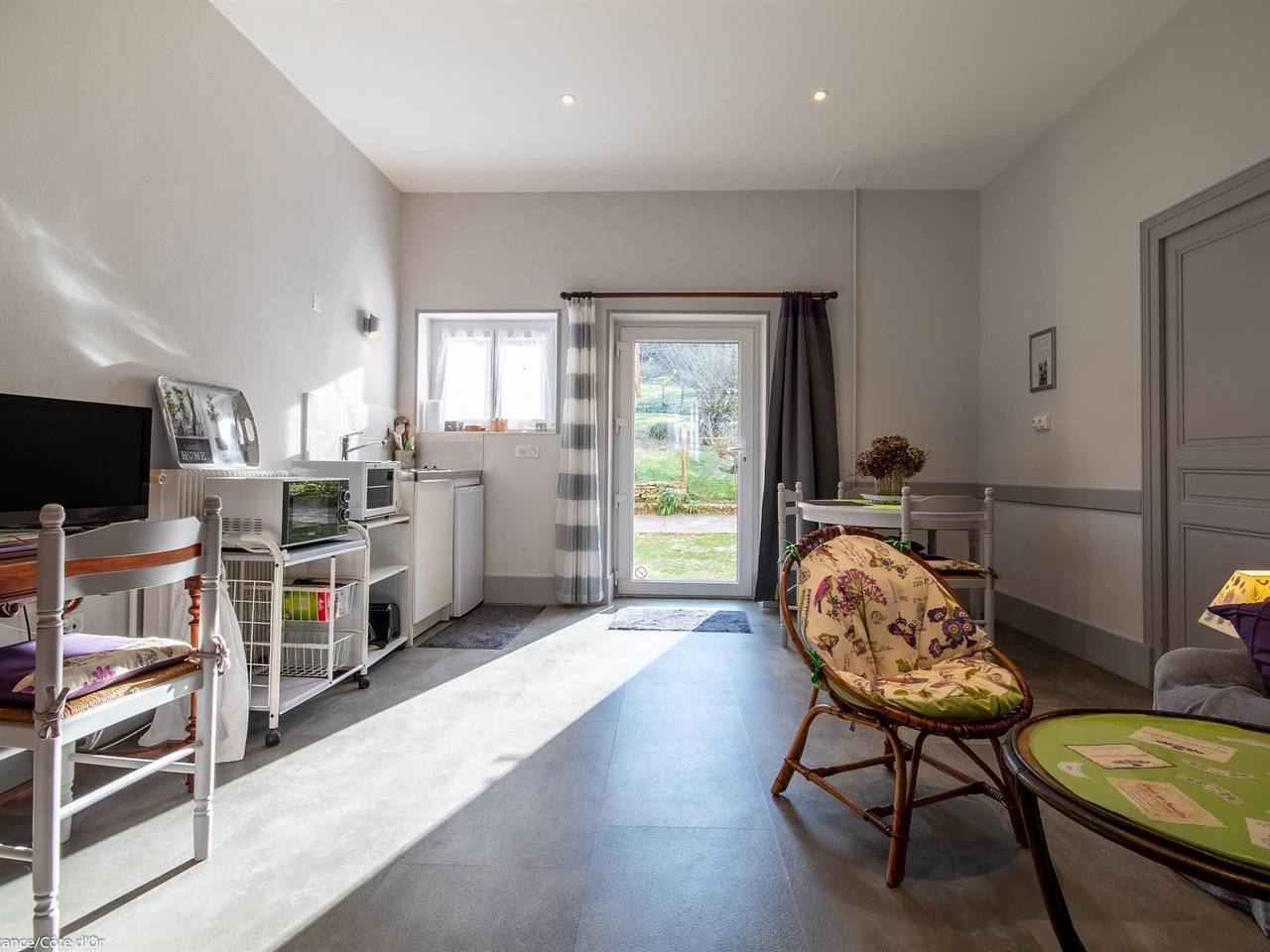 Casita renovada con aparcamiento y jardín en Côte de Beaune in La Rochepot, Beaune region