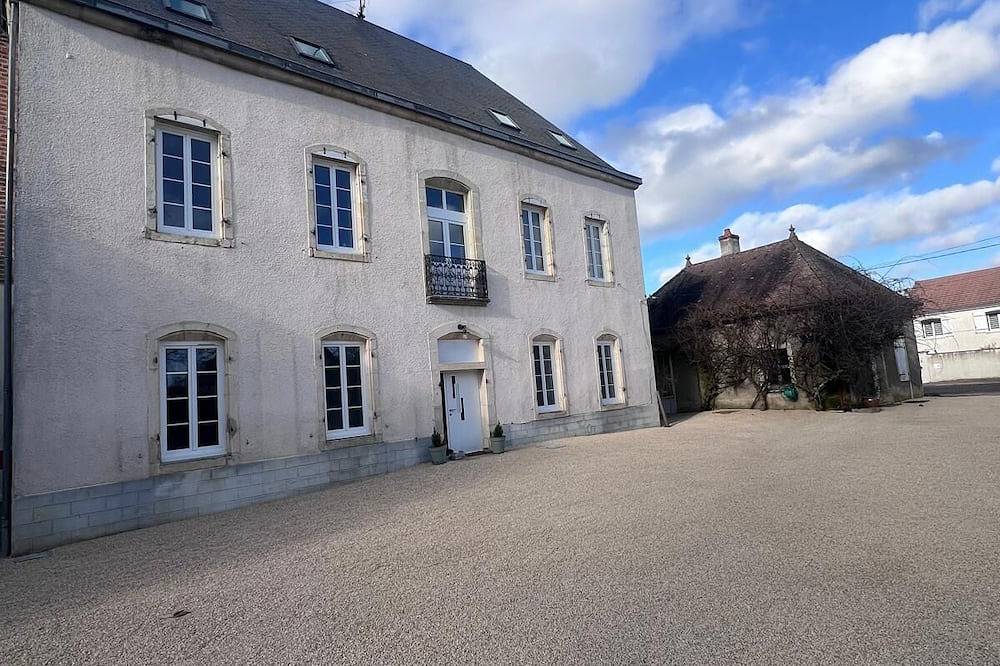 La Foret D'Arc : Villa bourguignonne avec piscine & forêt privée – 10 min Dijon in Arc-sur-Tille, Région de Dijon