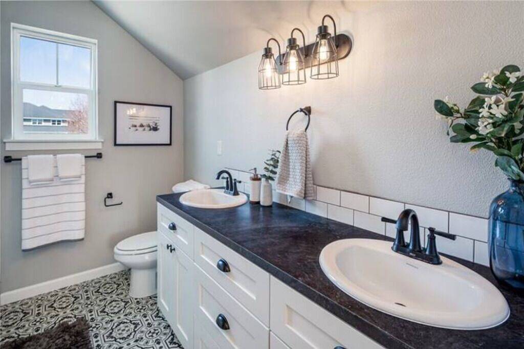 Entire home 3B/3B 2356 sq.ft in Everett, Mount Baker-Snoqualmie Nationalwald