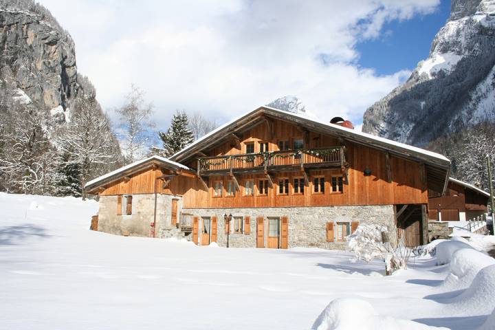 Chalet 'La Ferme Des Fontany' mit Bergblick, privater Terrasse und Wi-Fi in Samoëns, Region Bonneville