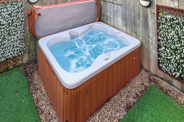 Log cabin for 5 people, with garden and hot tub, with pets in Brandesburton