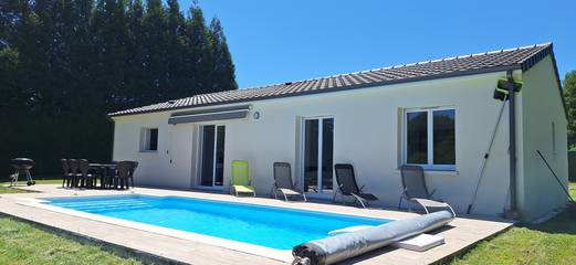 Ferienhaus für 8 Personen, mit Seeblick und Garten in Frankreich